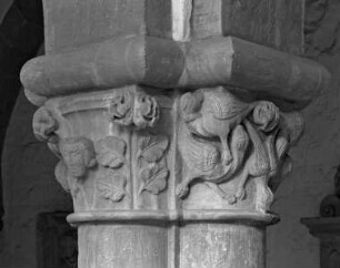 Kapitell mit Blattwerk, Masken und Drachen