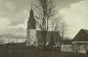 Altenberg-Schellerhau, Dorfkirche Schellerhau (1591/1593, Kirchturm 1724/1756, 1974/1980 Renovierung). Ansicht von Südwesten