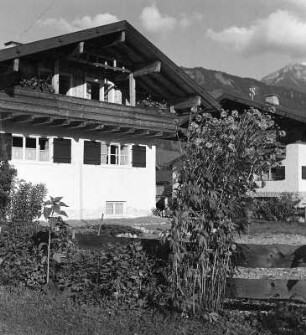 Wohnhaus mit Garten (wahrscheinlich im Allgäu)