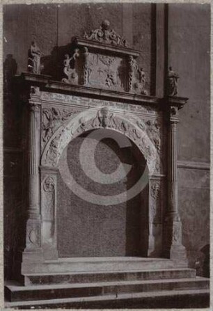 Portal am katholischen Gymnasium Glogau