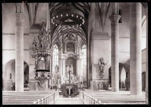 Katholische Stadtpfarrkirche; Innenraum von Osten vor der Restaurierung