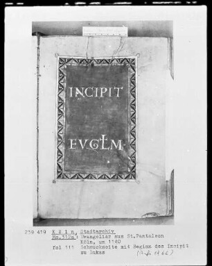 Evangeliar aus St. Pantaleon, Köln — Schmuckseite mit Beginn des Incipit zu Lukas, Folio fol. 111r