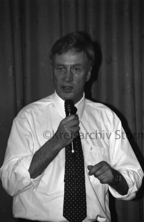CDU: Wahlkampfveranstaltung zur Landtagswahl: Prahls Gasthof: Gastredner Vorsitzender der CDU-Fraktion in Hamburg Ole von Beust mit Mikrofon: 16. Januar 2000