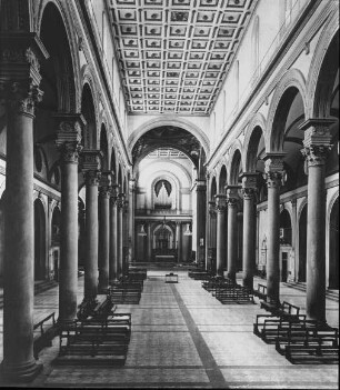 Florenz, S. Lorenzo, Inneres, Blick durch Langhaus zum Chor; Brunelleschi, Filippo; Manetti, Antonio