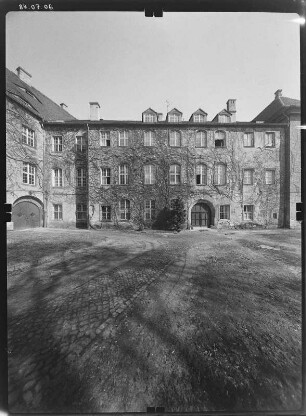 Königsbrück. Schloß (Umgestaltung um 1700). Hofansicht von Südwest