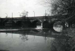 Esslingen, Pliensaubrücke mit Wehr rechts, flussabwärts