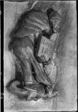 Tauberbischofsheim Wandmalerei Gebückte Figur mit Buch