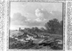 Fahrweg durch Dünenlandschaft mit Spaziergängern und Herde
