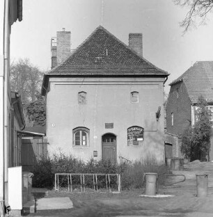 Bernau, Kirchplatz 10. Ehemalige Lateinschule (jetzt Jugendraum; 1501/1600, 1993/1996 Sanierung). Straßenansicht