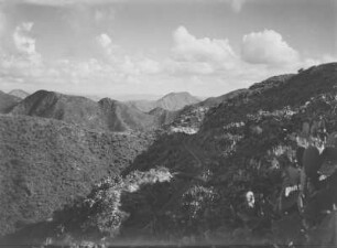 Eisenbahn : Eisenbahnschienen im Gebirge von Eritrea