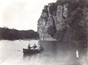 Externsteine, Ruderboot mit Insassen. Horn-Bad Meinberg