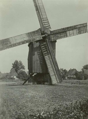 Wörlitz, Windmühle am Bahnhof