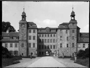 Schwetzingen Schloss Ehrenhof, Hauptbau und Mittelbau
