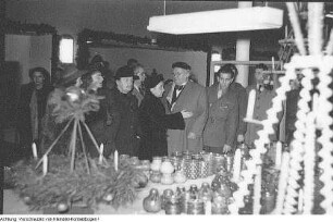 Dresden, Kurt-Fischer Platz (Olbrichtplatz), Nordhalle, Weihnachtsmesse, Eröffnung der Weihnachtsausstellung im Beisein von Martin Andersen-Nexö, 1. Dezember 1951