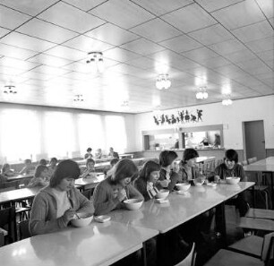 Schüler in Speisesaal