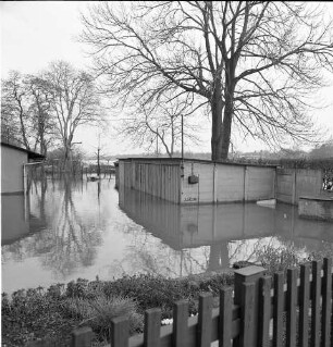 Dresden-Loschwitz. Elbehochwasser Frühjahr 1988. Überschwemmte Garagen