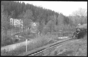 Herzogswalde. Restaurant Tännichtmühle - Gleisanlage mit Lok