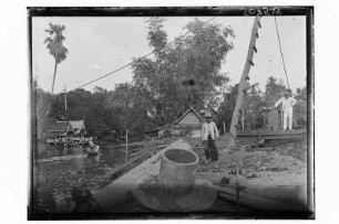 Bohrung am Fluss : Phetchaburi. Brunnenbohrung am Flussufer, 1909