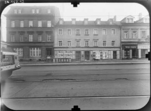 Dresden-Neustadt, Bautzner Straße 60. Wohnhaus mit Läden (ehem. Gasthof "Zu den drei Kronen", 1755). Straßenfront