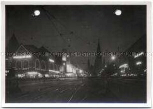 Berlin, Hardenbergstraße und Kaiser-Wilhelm-Gedächtniskirche bei Nacht