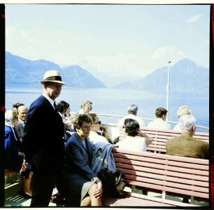 Luzern: Vierwaldstätter See, Publikum auf dem Schiffsdeck