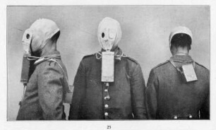 Foto des angelegten russischen Selinski-Kummant-Atemschutzapparats gegen Kampfgas (Druck)