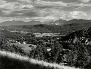 Blick auf die Bergkette der Karawanken