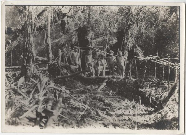 "Forest hut at Roraima with Okawalho to visit" (Ingarikó)