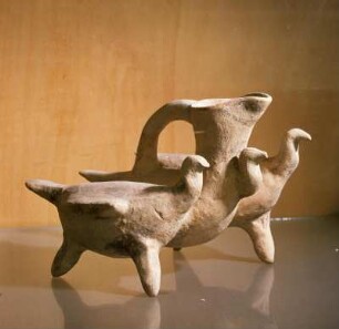 Iraklion. Archäologisches Museum XVII175. 3-Tauben-Kernos. Vorpalastzeit, 2200-2000 v. Chr