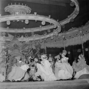 Szenenbilder aus der Operette "Wiener Blut" von Johann Strauß an der Städtischen Oper (heute Deutsche Oper) Berlin : Szenenbild