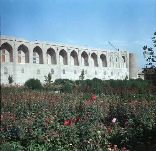 Usbekistan. Buchara. Koʻkaldosh-Madrasa (1568-1669). Ostfassade