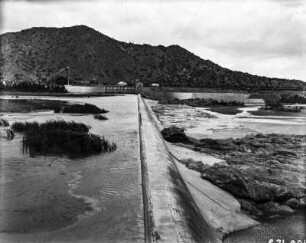 Kleiner Damm : Kleiner Damm im Salt River, einem Nebenfluss des Gila Rivers.