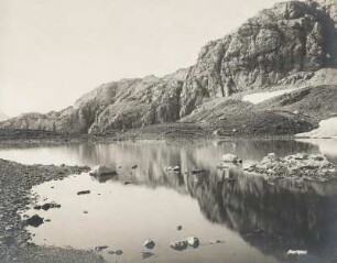 Deutschland. Allgäu. Hochgebirge. Motiv am Heilbronner Weg (berühmter Höhenweg). Im Vordergrund ein Bergsee