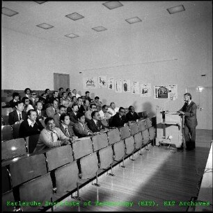 Teilnehmer der International Atomic Energy Agency (IAEA) während eines Kurses in der Schule für Kerntechnik (SKT)