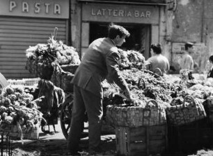 Reisefotos Italien. Neapel. Altstadt. Gemüseverkäufer auf dem Markt