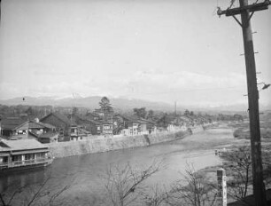 Stadtteilansicht von Kanazawa : Blick über einen Wasserlauf