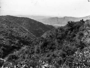 Berglandschaft : Blick über eine von Erosion geformte Berglandschaft