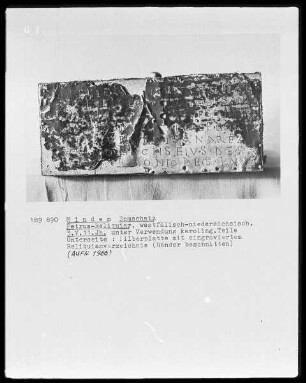 Silberplatte mit eingravierten Reliquienverzeichnis