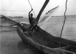 Pirogue Kotoko sur le lac Tchad