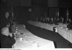 Dresden. Dr. Johannes Dieckmann Liberaldemokratische Partei Deutschlands (LDPD) 1893-1969, Präsident der Volkskammer vor der Intelligenz Dresdens anlässlich des 13. Februars, 1956