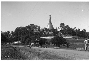 Rangun/ Birma: Landschaft mit Shwedagon-Pagode