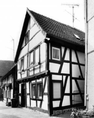 Fachwerkwohnhaus; Alsfeld, Blaupfütze 32