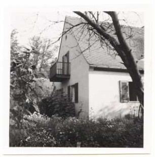 Siedlung Lendelsches Gelände, Potsdam-Bornstedt Wohnhaus Hammerbacher: Wohnhaus Seitenansicht mit Balkon