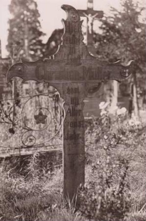 alter Friedhof. Grabkreuz 1821
