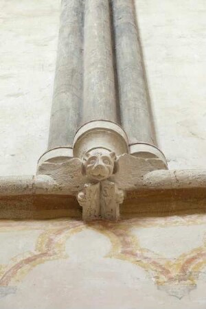 Dienstbündelkonsole mit Löwen als Evangelistensymbol