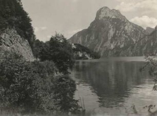 Österreichische Alpen. Salzkammergut. Traunkirchen am Traunsee. Blick zur Kapelle gegen Traunstein (1691m)