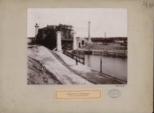 Dortmund-Ems-Kanal. Schiffshebewerk, Henrichenburg: Aufstellung der Trogbrücke