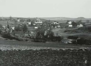 Pfarrkirche : Stadtteilansicht mit Pfarrkirche gegen Kahleberg und Geisingberg