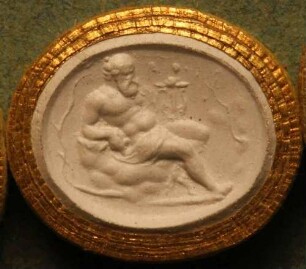 Silenus hält liegend eine Leier (Daktyliothek, Erstes Mythologisches Tausend)