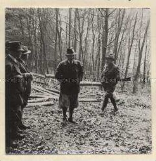 Gauleiter Josef Bürckel mit Robert Ley und den Gauleitern Karl Kaufmann und Martin Mutschmann auf der Jagd